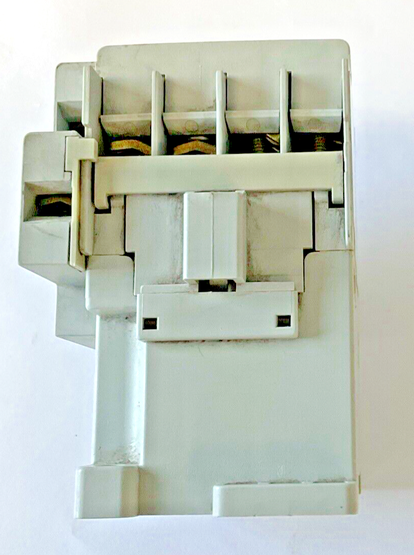 ALLEN BRADLEY 100-C09*10 CONTACTOR SER.A W/ 100-S AUX CONTACT SER.A