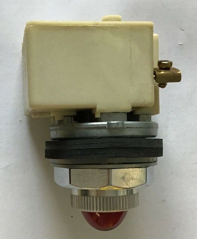 SQUARE D 9001 KP-7R6 STANDARD PILOT LIGHT RED LENS SER.H 240VAC 60HZ