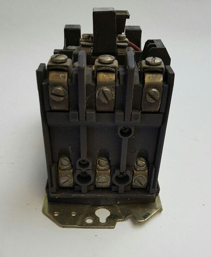 Allen-Bradley - NEMA Size 1, Cat.#509-BO, Series B Starter - 120 VAC Coil