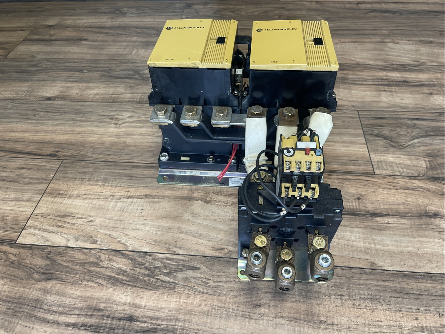 ALLEN BRADLEY 104-B250ND3 REVERSING STARTER SER B 250A 600VAC 250HP 193-DPD200