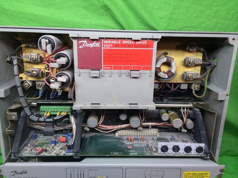 DANFOSS VLT-205 175F3028 012702G209 VARIABLE SPEED DRIVE