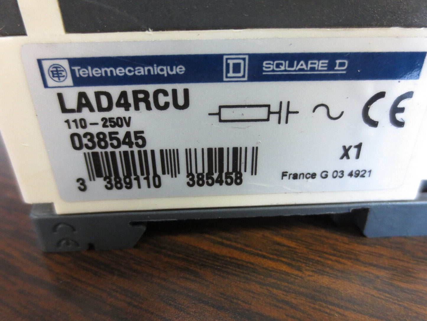 TELEMECANIQUE LC1 D18 CONTACTOR - 32A, 600VAC MAX, 24VDC COIL - w/ LAD4RCU