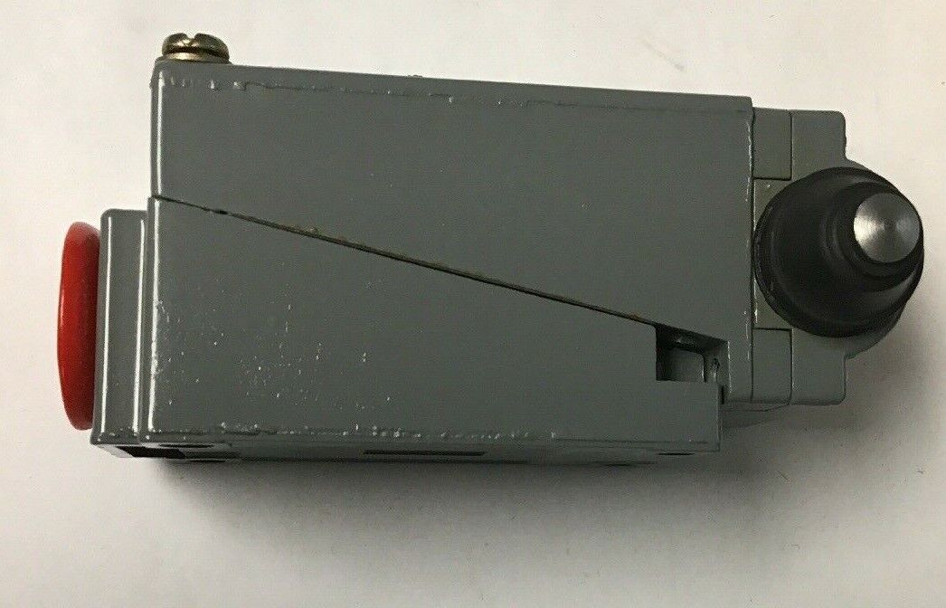 SQUARE D CLASS 9007 B62G  SER.B HEAVY DUTY LIMIT SWITCH