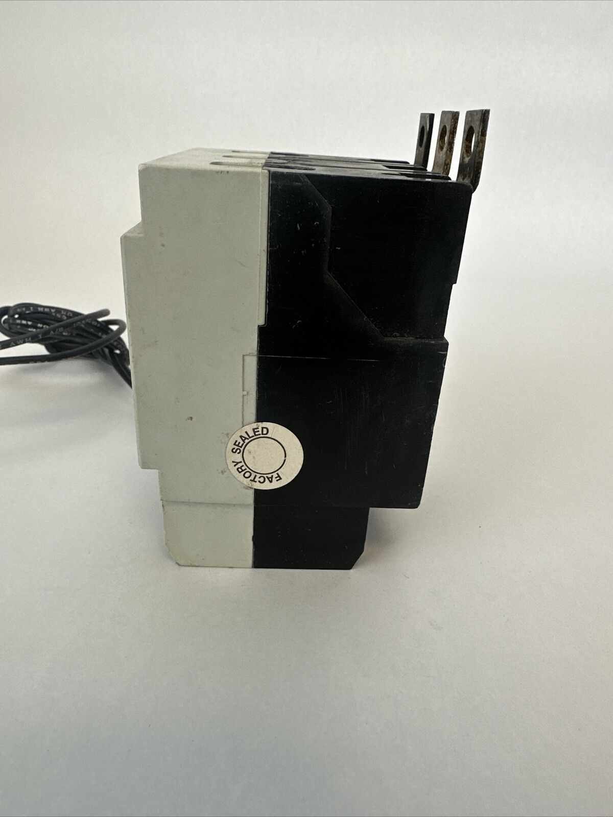 CUTLER HAMMER GDB3040 CIRCUIT BREAKER 480VAC 250VDC 3P 40A GDB 14K 1373D62G01