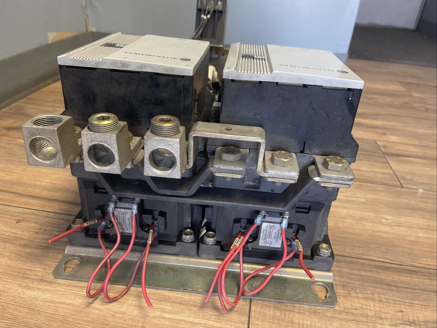 ALLEN BRADLEY 104-B250ND3 SER B REVERSING STARTER 600VAC 304A 3PH 300HP