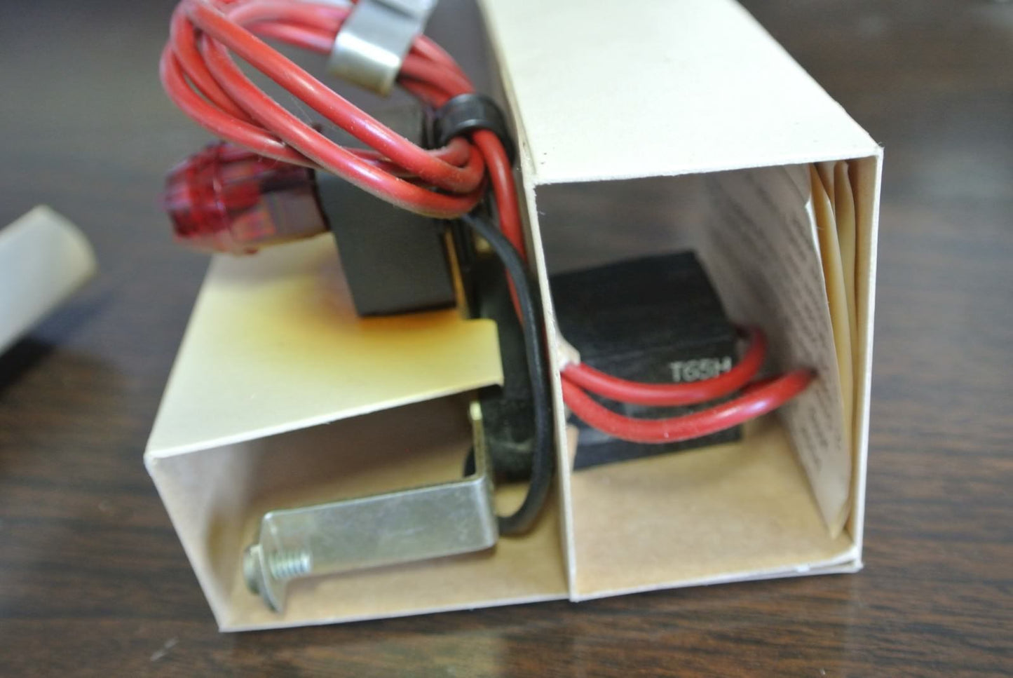 ALLEN-BRADLEY 1484-N116 - PILOT LIGHT KIT - 120V - COVER-MOUNT - NEW SURPLUS