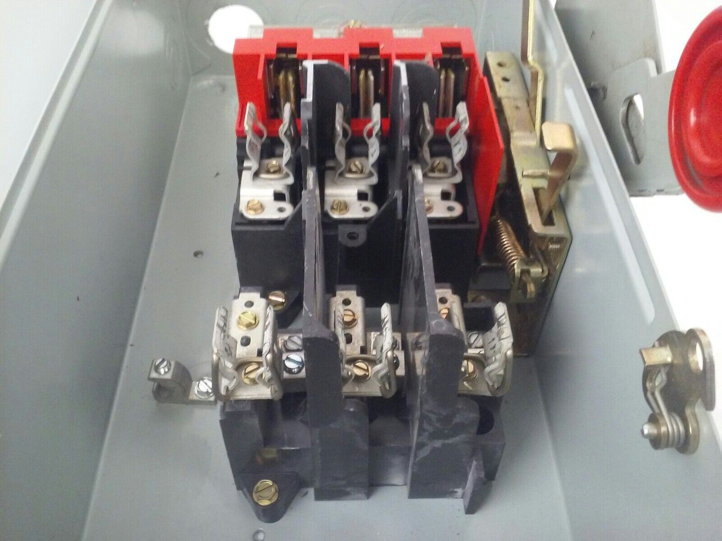 CUTLER HAMMER DH361FGK FUSIBLE SAFETY SWITCH 3P 30A 600VAC 20HP TYPE 1 ENCLOSURE