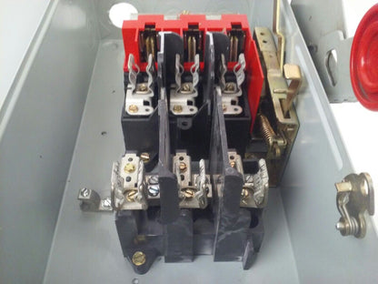 CUTLER HAMMER DH361FGK FUSIBLE SAFETY SWITCH 3P 30A 600VAC 20HP TYPE 1 ENCLOSURE