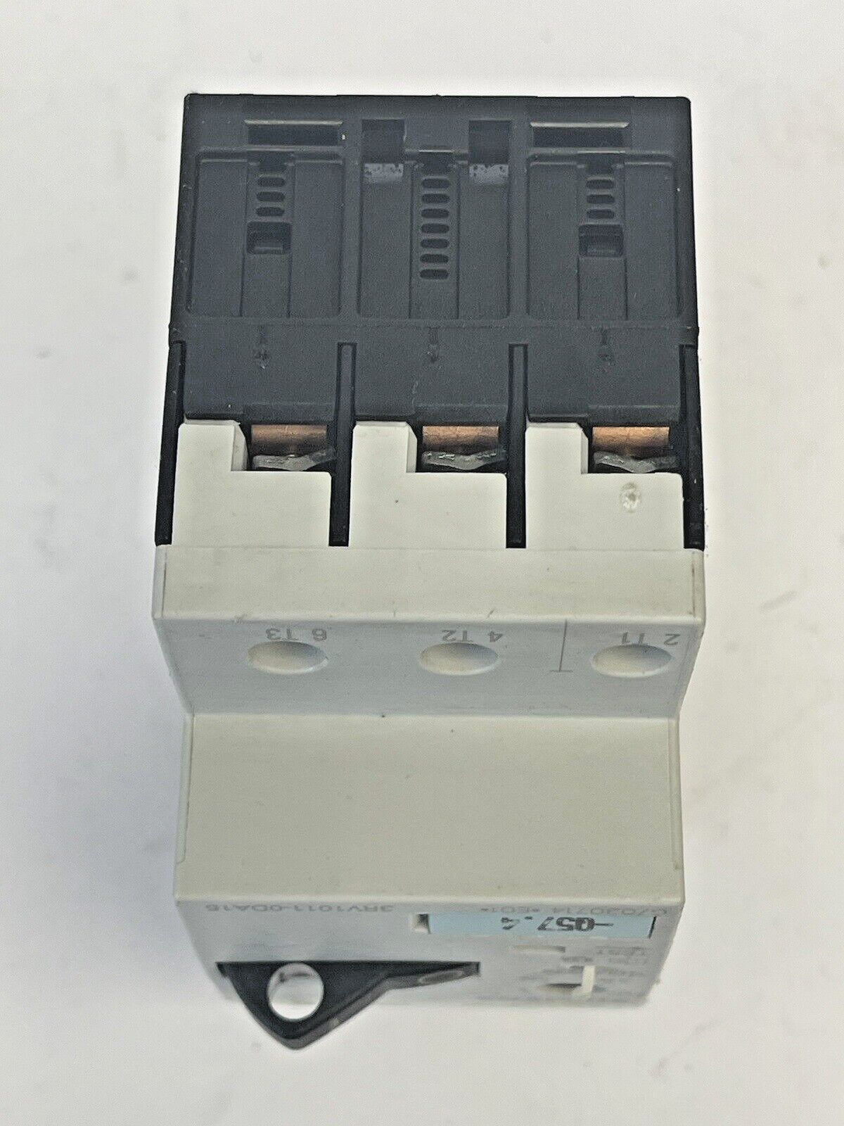 SIEMENS - 3RV1011-0DA15 & 3RV1901-1E-CIRCUIT BREAKER W/ SWITCH TRANSVERSE