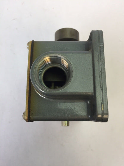 ALLEN BRADLEY 801-ASA1-1 LIMIT SWITCH ROLLER LEVER 600V AC/DC NO CONTACT
