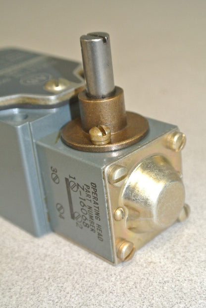 ALLEN-BRADLEY 802T-HW2 OILTIGHT LIMIT SWITCH Ser 1 / SPRING RETURN / NEW SURPLUS