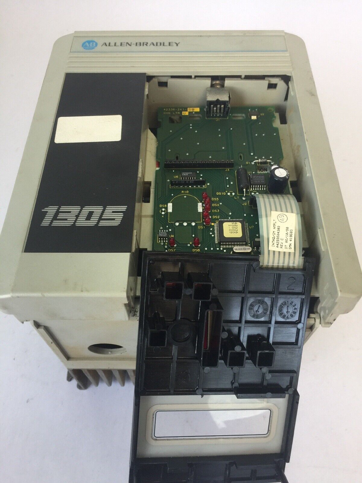 ALLEN BRADLEY 1305-BA06A AC DRIVE INPUT 380-460V 5.8A OUTPUT 380-460V 6.0A 3 HP