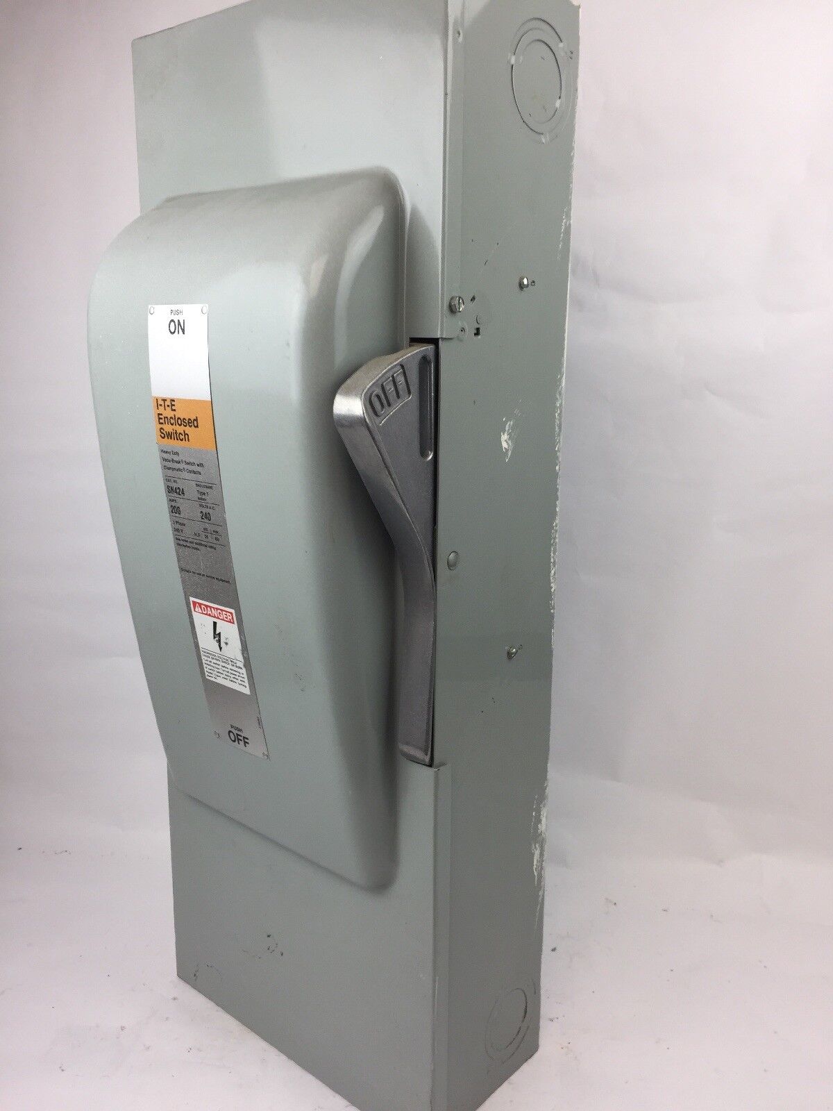 ITE SN424 HEAVY DUTY VACU-BREAK SWITCH WITH CLAMPMATIC CONTACTS 200 AMPS 240 VAC