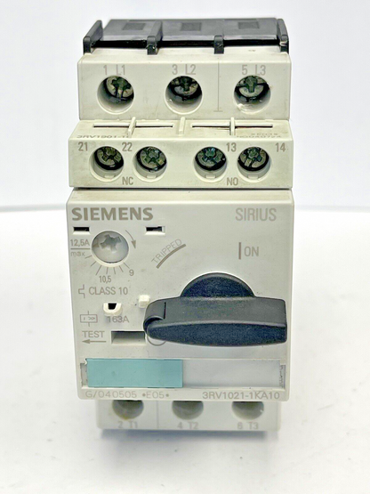 SIEMENS - 3RV1021-1KA10 & 3RV1901-1E - CIRCUIT BREAKER W/  SWITCH TRANSVERSE