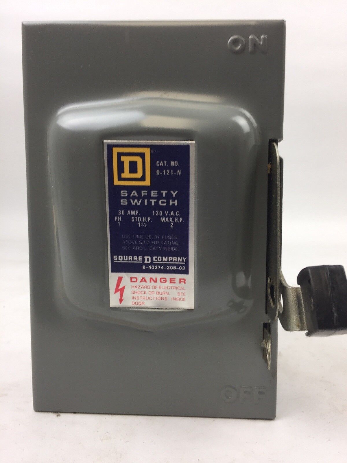 SQUARE D D-121-N SAFETY SWITCH 30 AMP 120 V.A.C. PH 1 STD H.P. 1 1/2 MAX H.P. 2