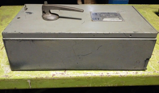 GENERAL ELECTRIC DD3S4324A - TYPE QMR FUSIBLE SWITCH - 240VAC, 200A, 3-Pole
