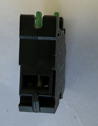 ALLEN BRADLEY 800F-X10 CONTACT BLOCK SER.A 690V 4KV 10A ***LOTOF4***