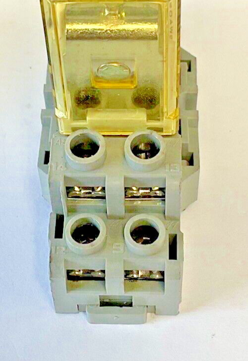 IDEC SH2B-05C RELAY SOCKET / RH2B-U RELAY 24VDC ***LOTOF2***
