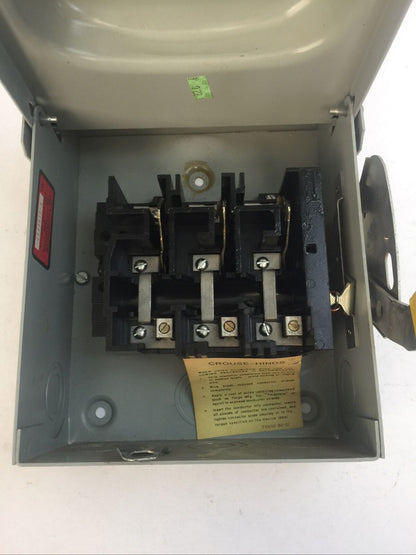 CROUSE-HINDS GU321AW SAFETY SWITCH MODEL 2 30A 240VAC 7.5HP 3P RAINPROOF TYPE 3R