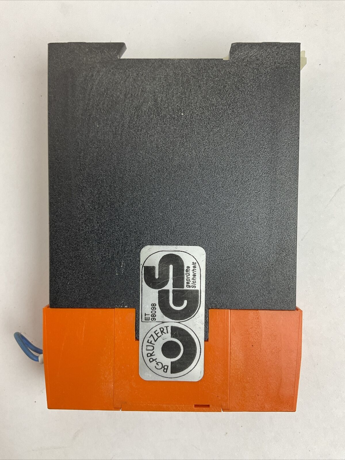 E. DOLD BG5924.04 SAFETY RELAY