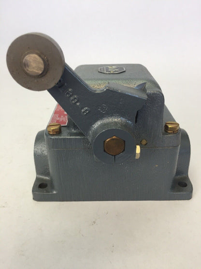 ALLEN BRADLEY 801-ASC1711 LIMIT SWITCH ROLLER LEVER 600VAC 550VDC NEMA TYPE 7-9
