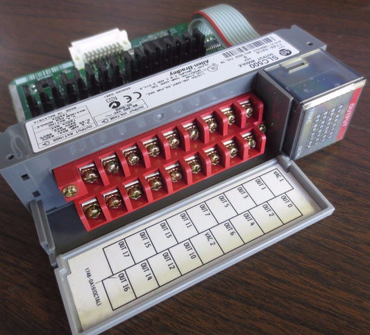 ALLEN-BRADLEY 1746-OA16 Ser. D - OUTPUT MODULE for SLC500 - "OCTAL"