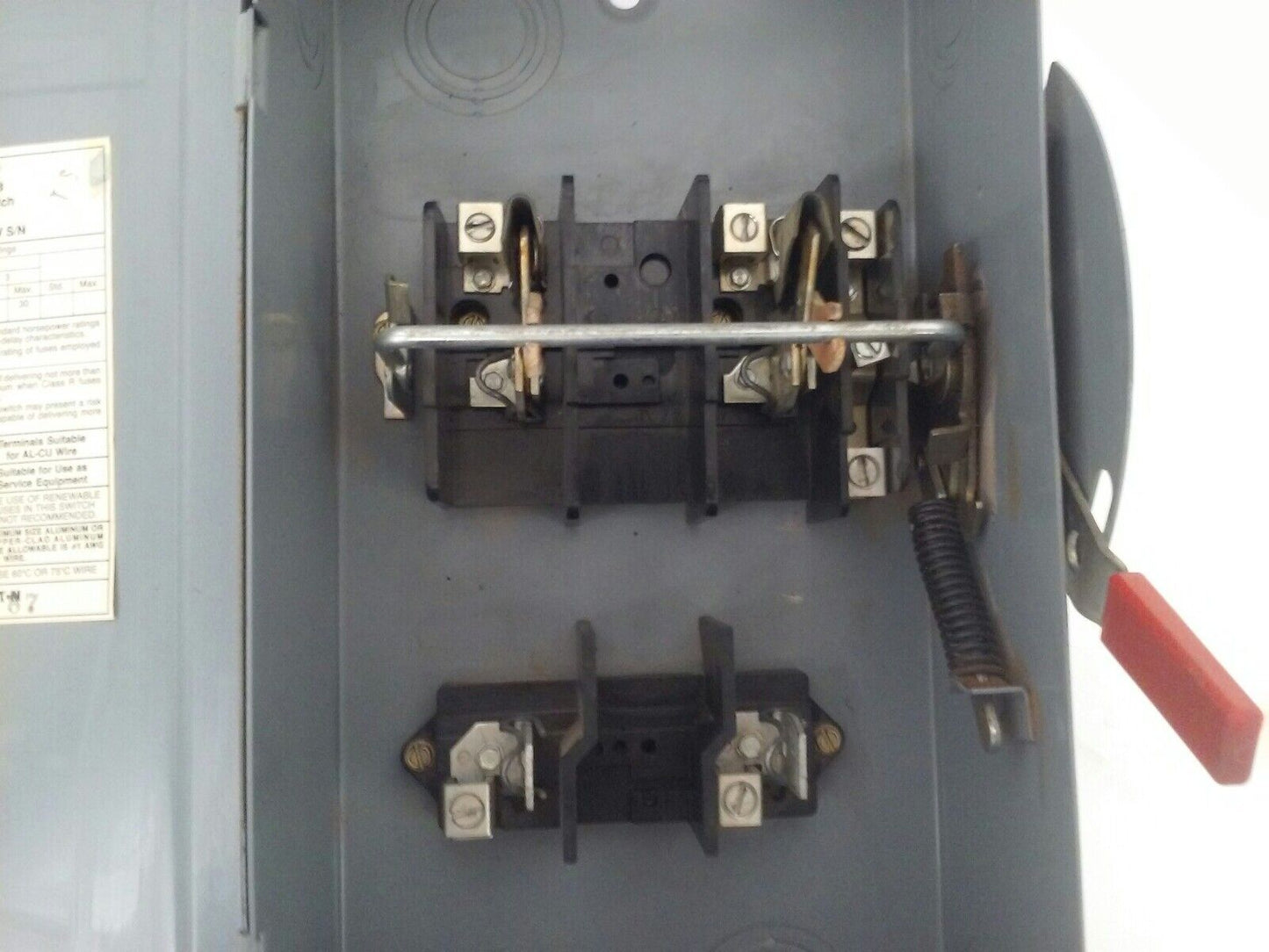 CUTLER HAMMER DG223NGB FUSIBLE SAFETY SWITCH 2P 100A 240V 15HP TYPE 1 ENCLOSURE