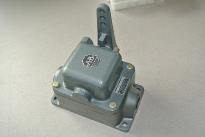 ALLEN-BRADLEY 801-DMK145, Ser. A - LIMIT SWITCH - NEW SURPLUS - 801-DMK14-5