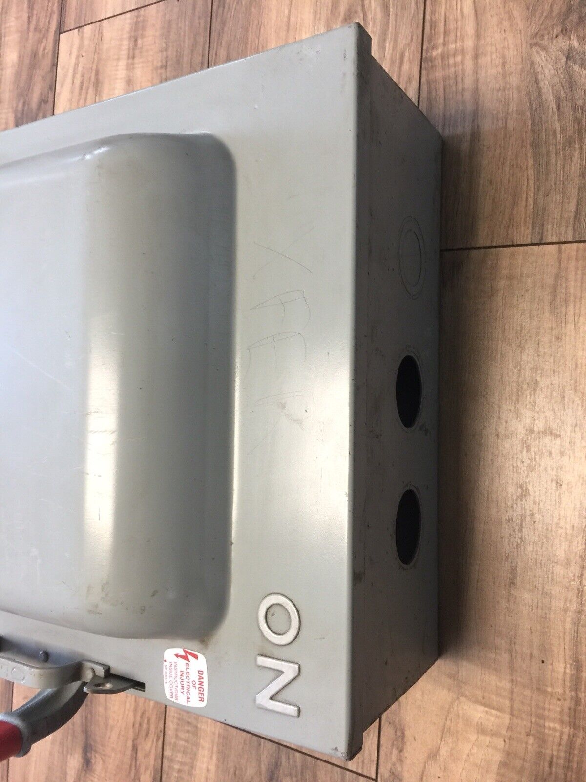 GE TC35323 TYPE HD ENCLOSED SAFETY ELECTRIC SWITCH 100A 240VAC 3P 7.5HP DOUBLE