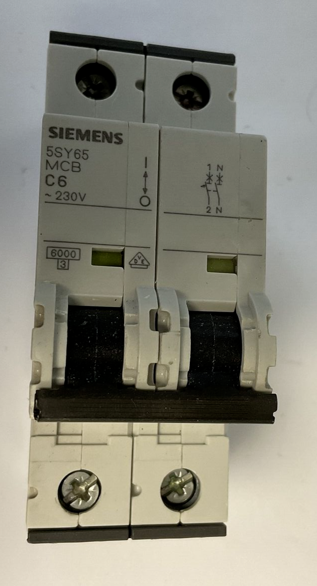 SIEMENS 5SY65 CIRCUIT BREAKER C6 230VAC  30KA***LOTOF3***