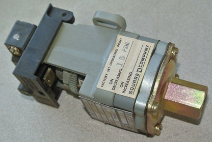 SQUARE D 9012 GNO-3 Ser. A PRESSURE SWITCH - 15 PSI on DECREASING - NEW SURPLUS
