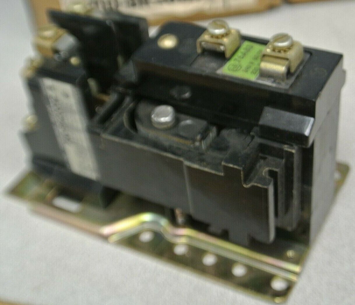 ALLEN-BRADLEY 700-BR200A2 TYPE BR AC RELAY 2 N.O. / 220-240V / NEW SURPLUS