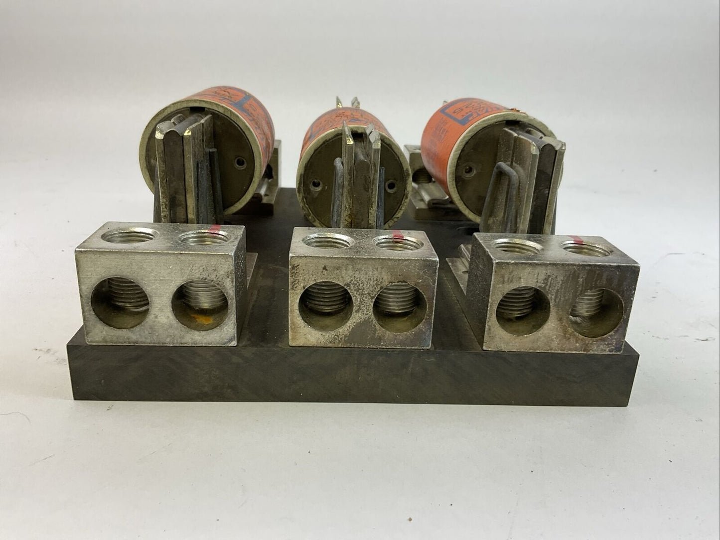 GOULD 64033J FUSE BLOCK 600V 400AMP 3POLE CLASS J AMP-TRAP 2000 AJT225 FUSE 225A