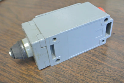 SQUARE D 9007 B53E Ser. B / LIMIT SWITCH / NEW SURPLUS in BOX
