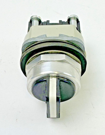 ALLEN-BRADLEY - 800T-J91 SER. T - SELECTOR SWITCH W/ 800T-XA SER. D BLOCK