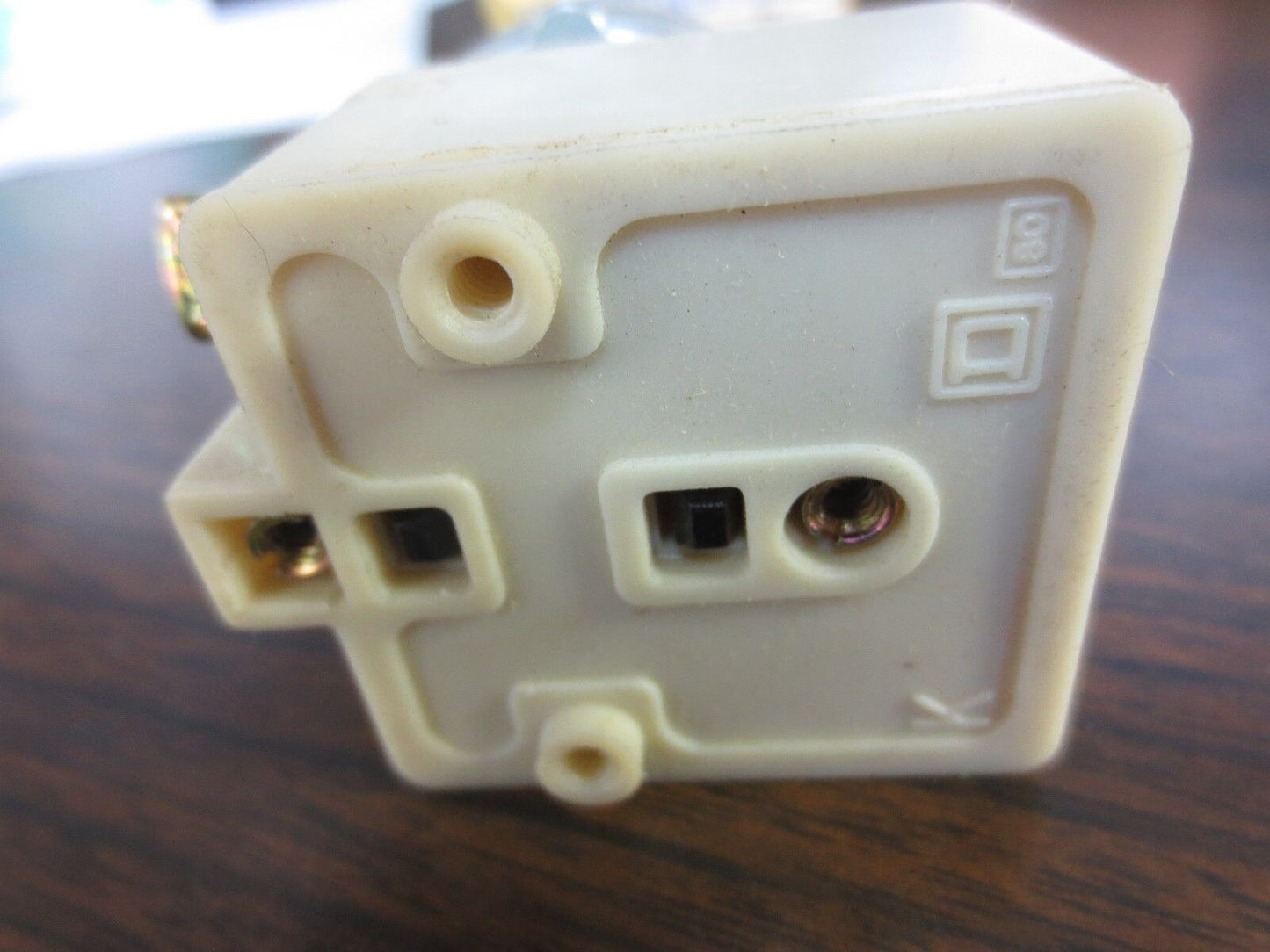 SQUARE D 9001 KP-1 Ser. F PILOT LIGHT, GREEN LENS - 110/120V - NEW SURPLUS