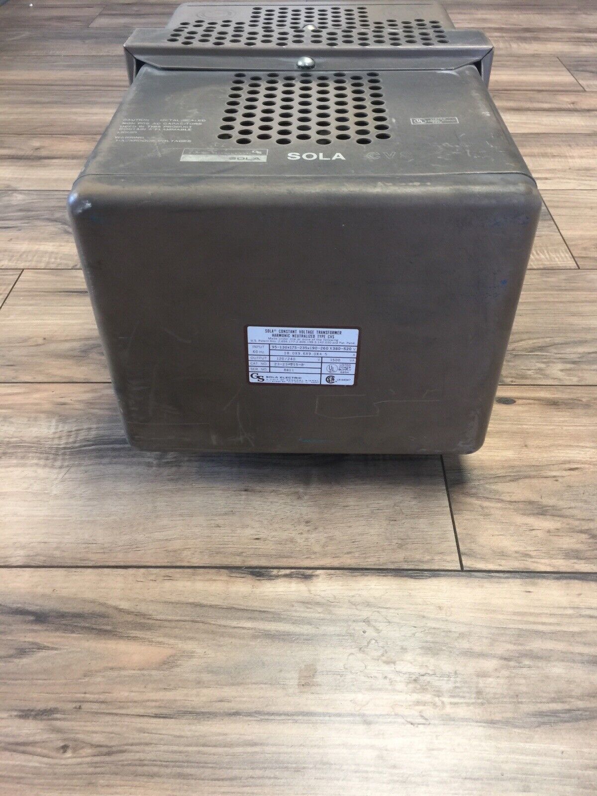SOLA 23-23-215-8 CONSTANT VOLTAGE TRANSFORMER HARMONIC NEUTRALIZED 120/240V