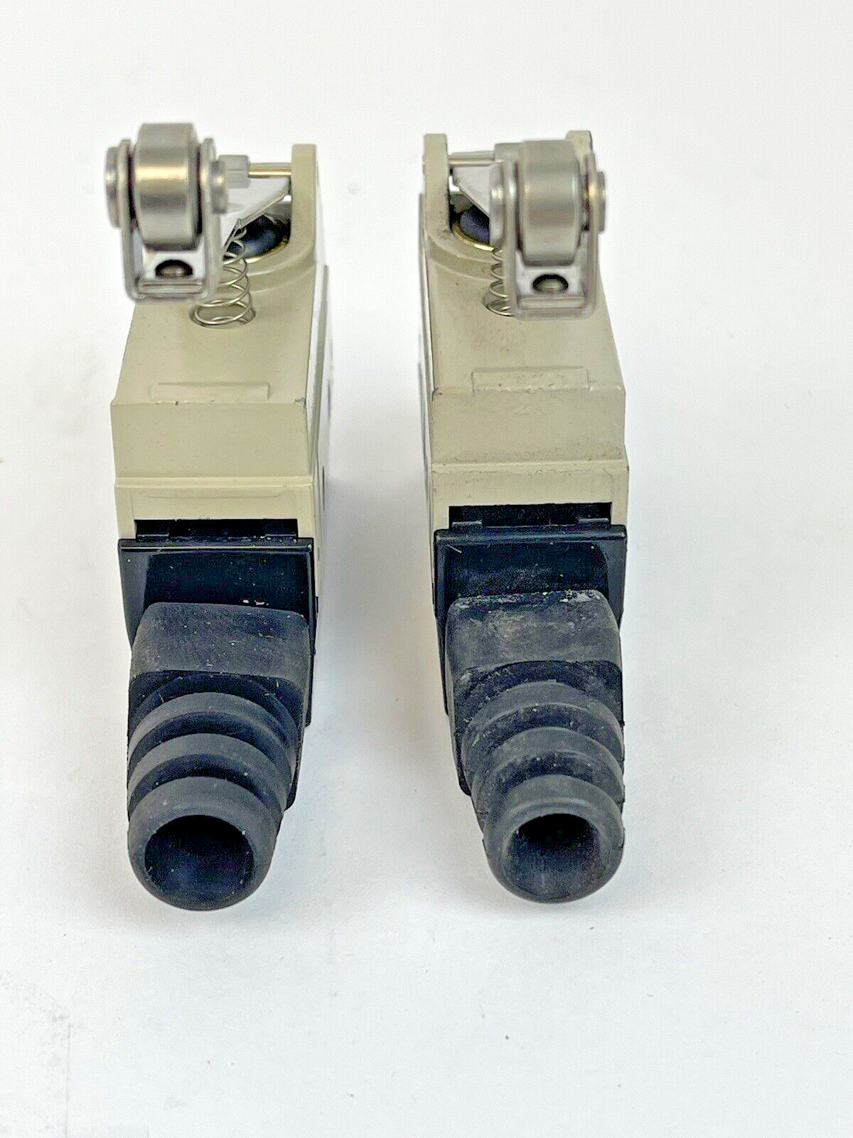 OMRON - SHL-W2155 -**LOT OF 2** - ENCLOSED LIMIT SWITCH - WITH ROLLER ARM