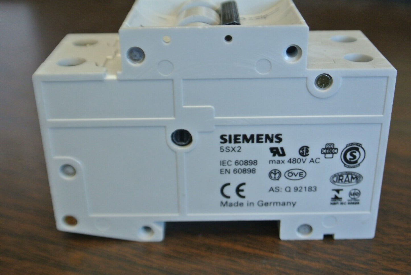 SIEMENS 5SX2 201-7 MINIATURE CIRCUIT BREAKER / 2-POLE / 1A / 400V / NEW SURPLUS