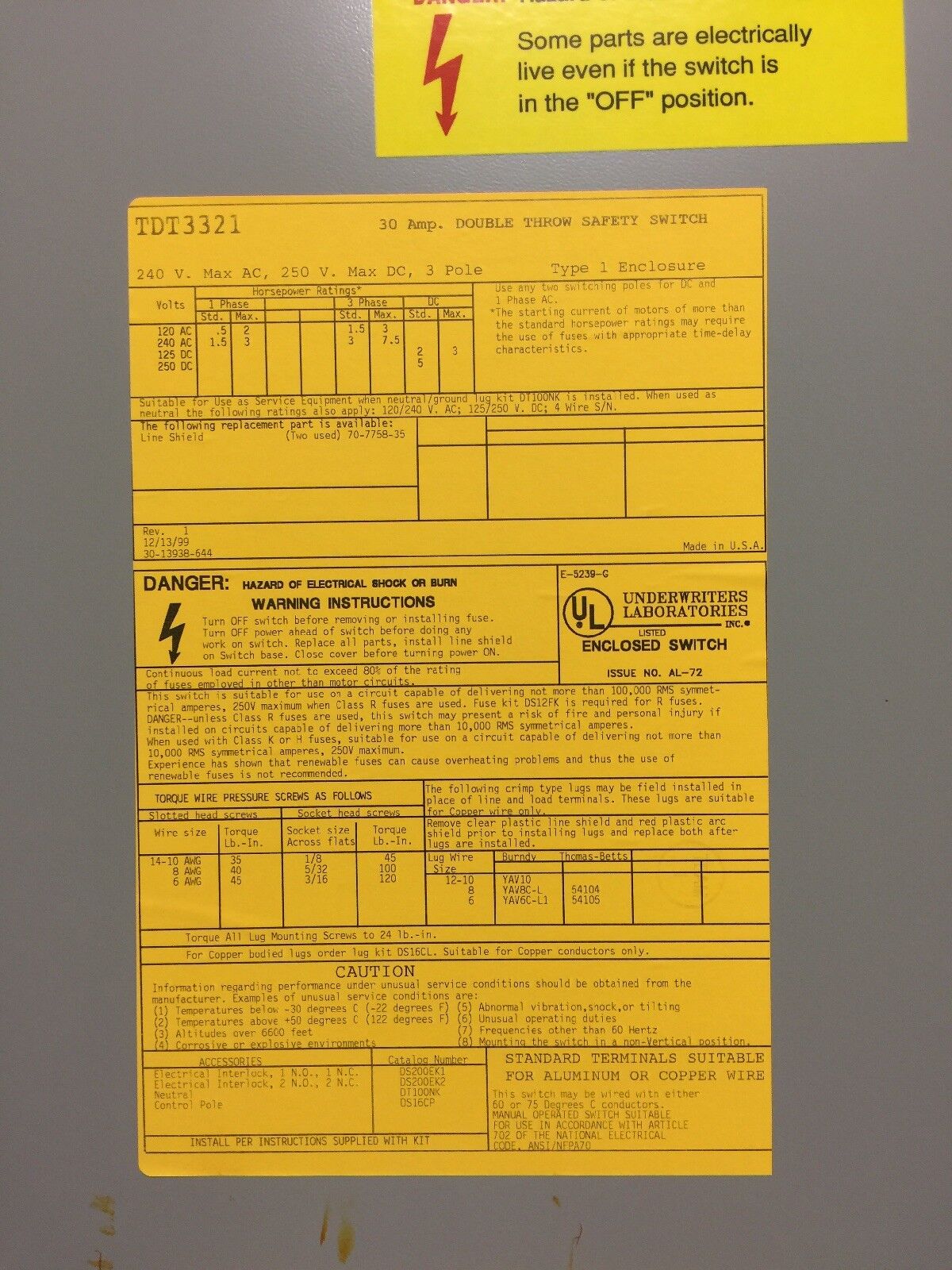 GE TDT3321 DOUBLE THROW SAFETY SWITCH 30 AMP 240 VAC 250 VDC 3 POLES TYPE 1