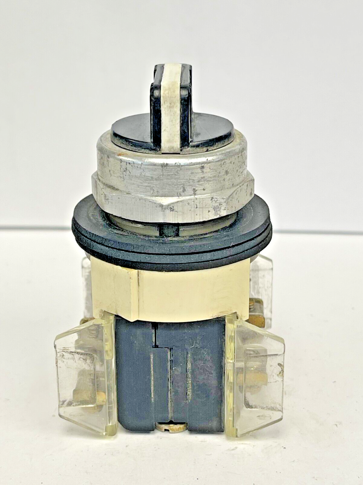 ALLEN-BRADLEY - 800T-J2KD7- SERIES F - SELECTOR SWITCH - KNOB