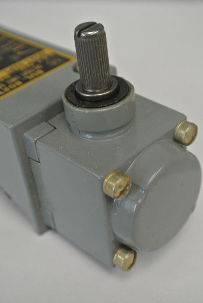 ALLEN-BRADLEY 802T-H1P1 PLUG-IN OILTIGHT LIMIT SWITCH / LEVER TYPE / NEW SURPLUS
