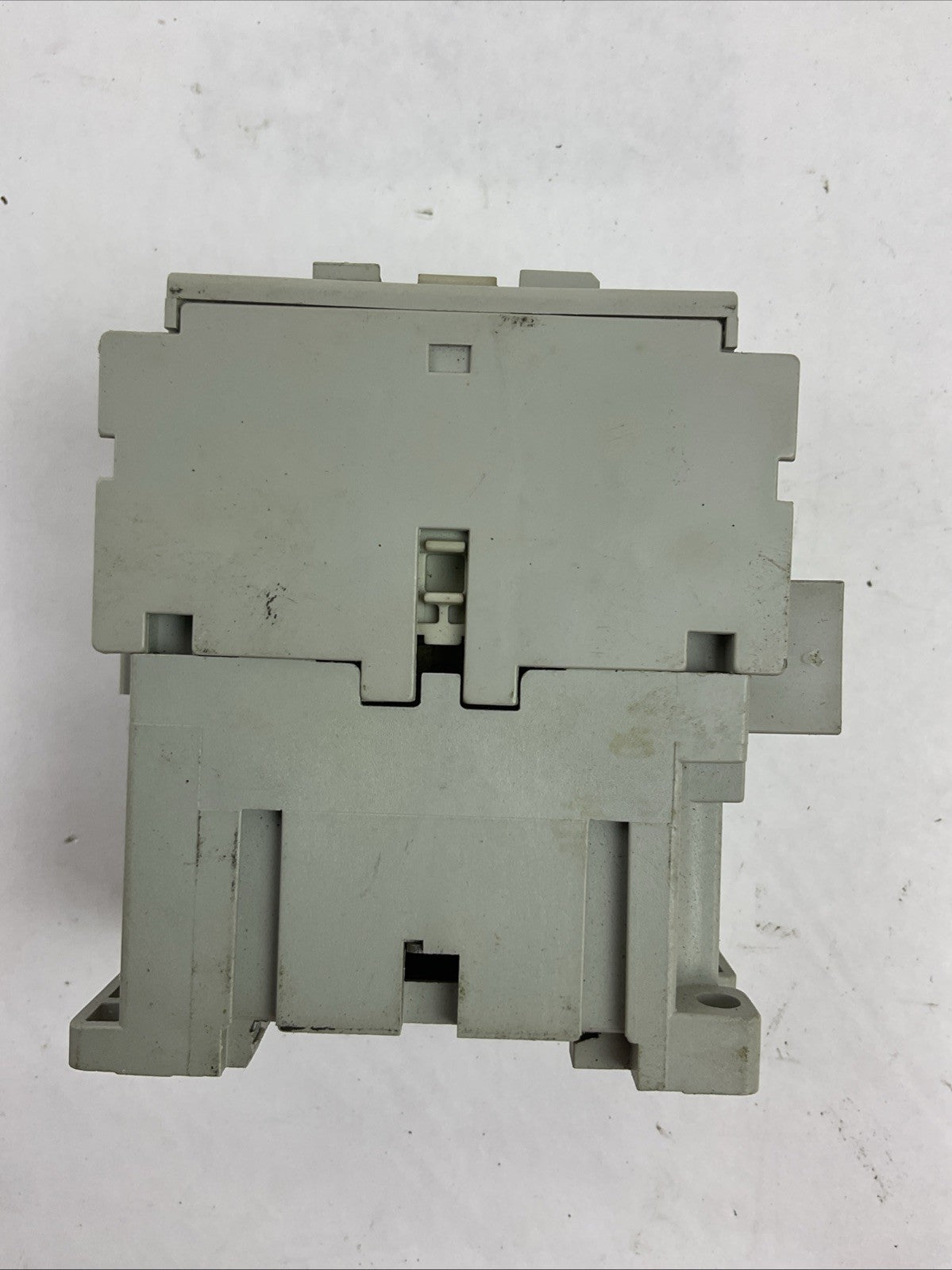 ALLEN BRADLEY 100-C23*10 SER C CONTACTOR 600VAC 30A 3PH 15HP COIL 110V 50/60HZ