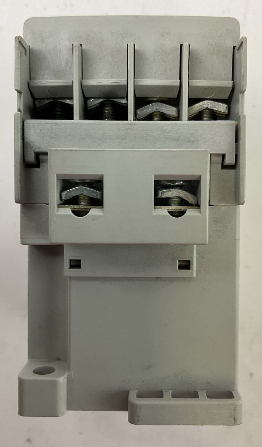 ALLEN BRADLEY 100-C09E*01 SER A CONTACTOR 600VAC 25A 3PH 7.5HP COIL 24VDC