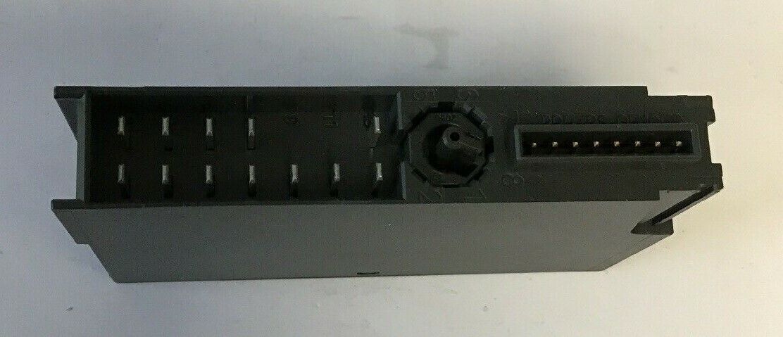 SIEMENS 6ES7 132-4BD00-0AA0 SIMATIC S7 OUTPUT MODULE 24VDC 0.5A ***LOTOF4***