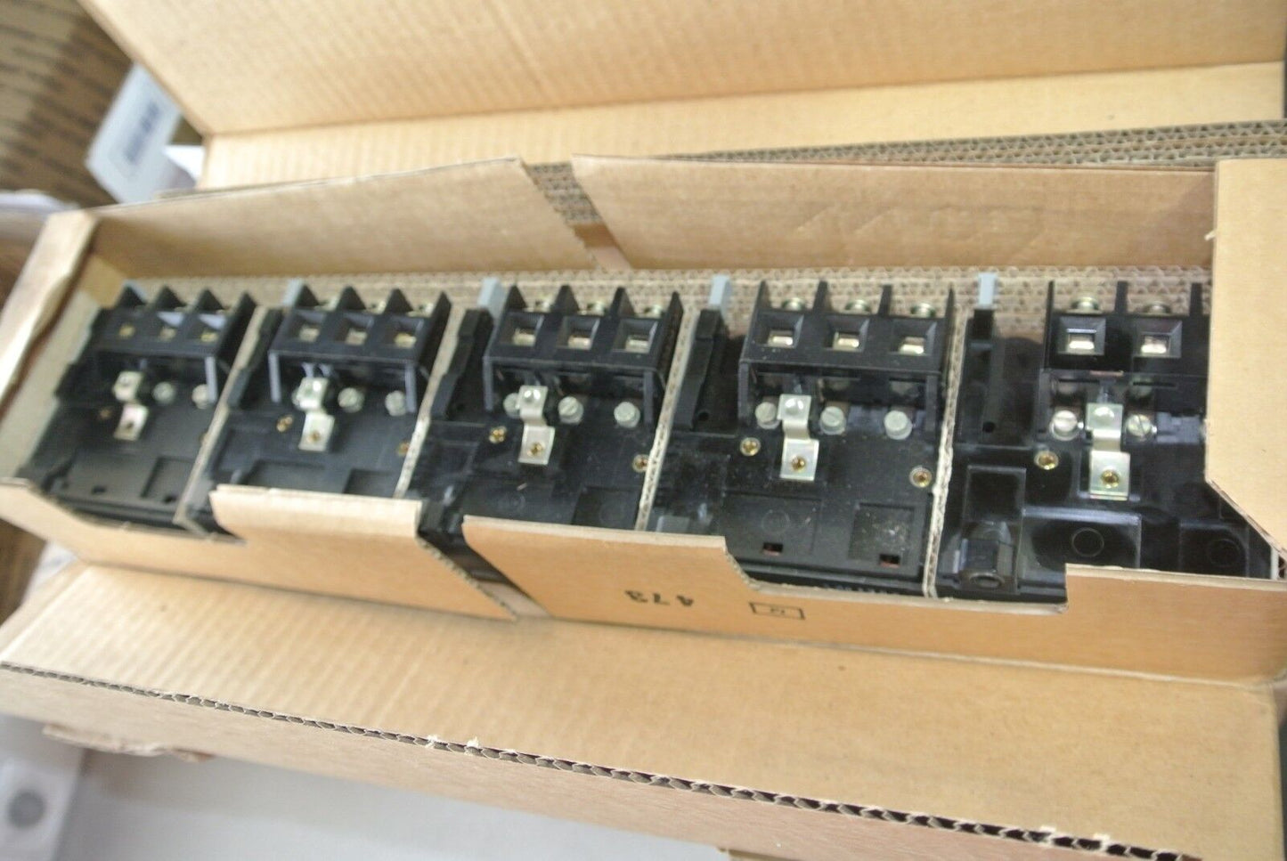 SIEMENS 3UA4200-8AL - OVERCURRENT RELAY 22-32A - 750-900V - NEW SURPLUS - 660VAC