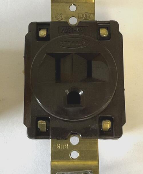 HUBBELL SINGLE RECEPTACLE 2POLE 3 WIRE 15A 125V