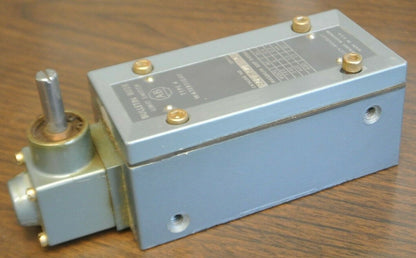 ALLEN-BRADLEY 802X-AM4 Ser. C / LIMIT SWITCH / 120-600VAC / NEW SURPLUS / NEMA 4