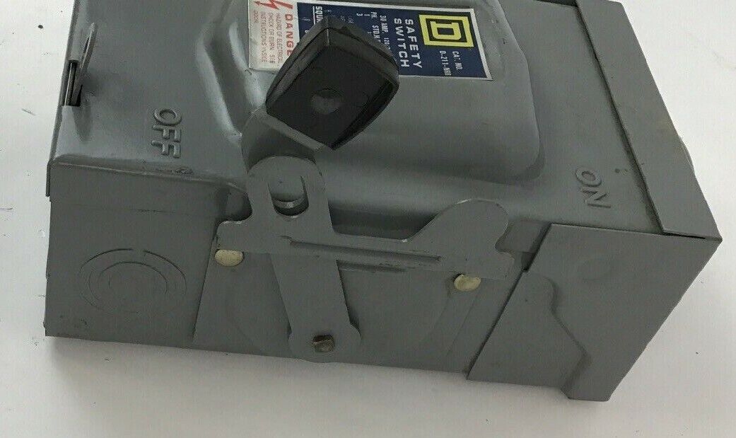 SQUARE D D-211-NRB SAFETY SWITCH 30AMP 120/240VAC 3PH 3HP MAX. SER.E1 RAINPROOF