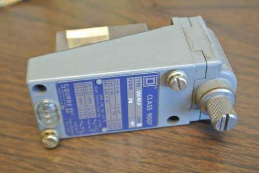 SQUARE D 9007 B064A2 HEAVY DUTY LIMIT SWITCH / NEW SURPLUS / FORM P8